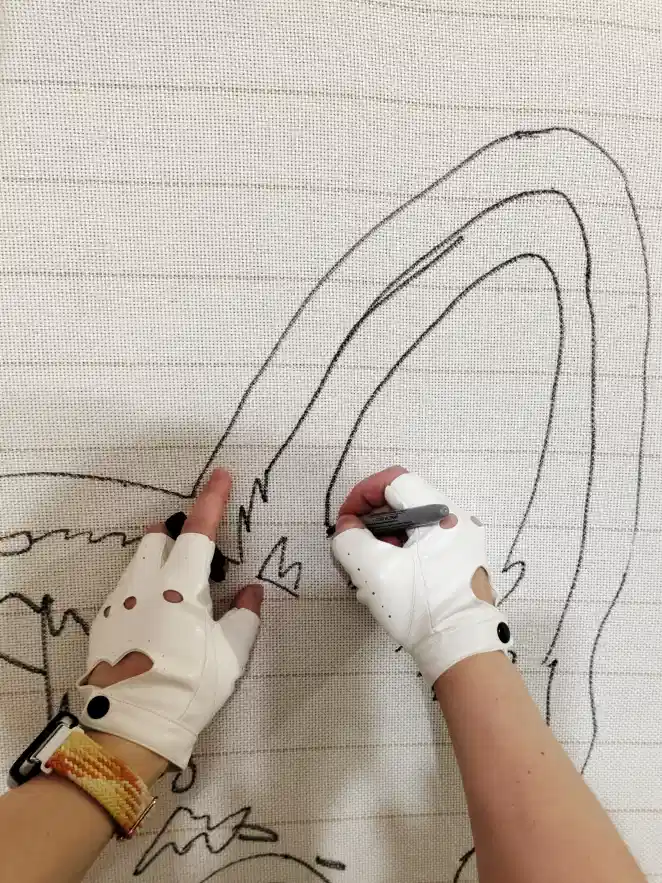 Фото этапа "Отрисовка макета на ткани" для ковра: Ковёр по фотографии на заказ — тафтинг с характером