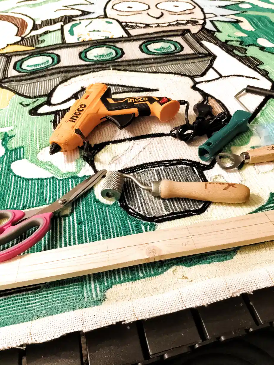 Фото этапа "Проклейка ворса" для ковра: Изготовление тафтингового ковра на заказ: кейс ковра с Риком и Морти