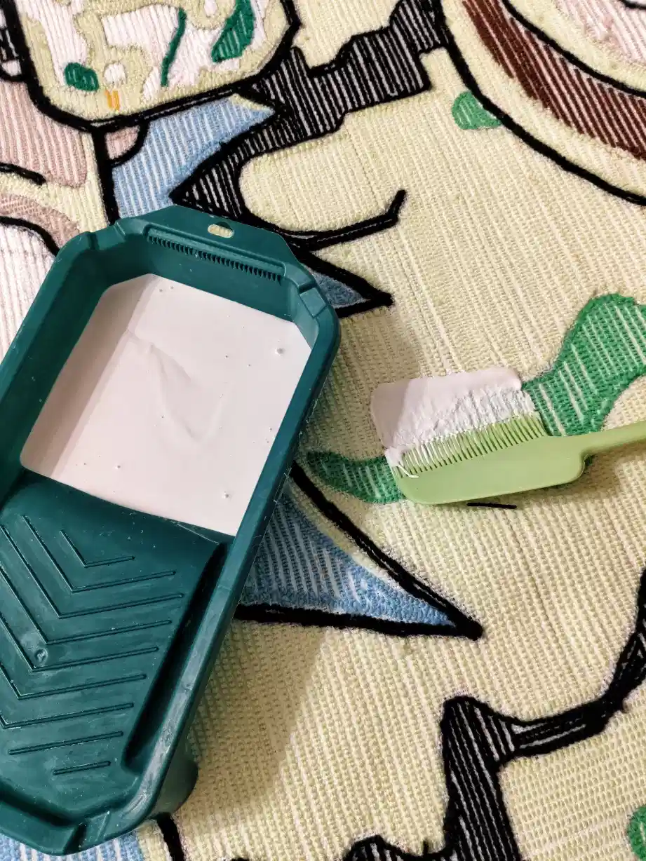 Фото этапа "Проклейка ворса" для ковра: Изготовление тафтингового ковра на заказ: кейс ковра с Риком и Морти