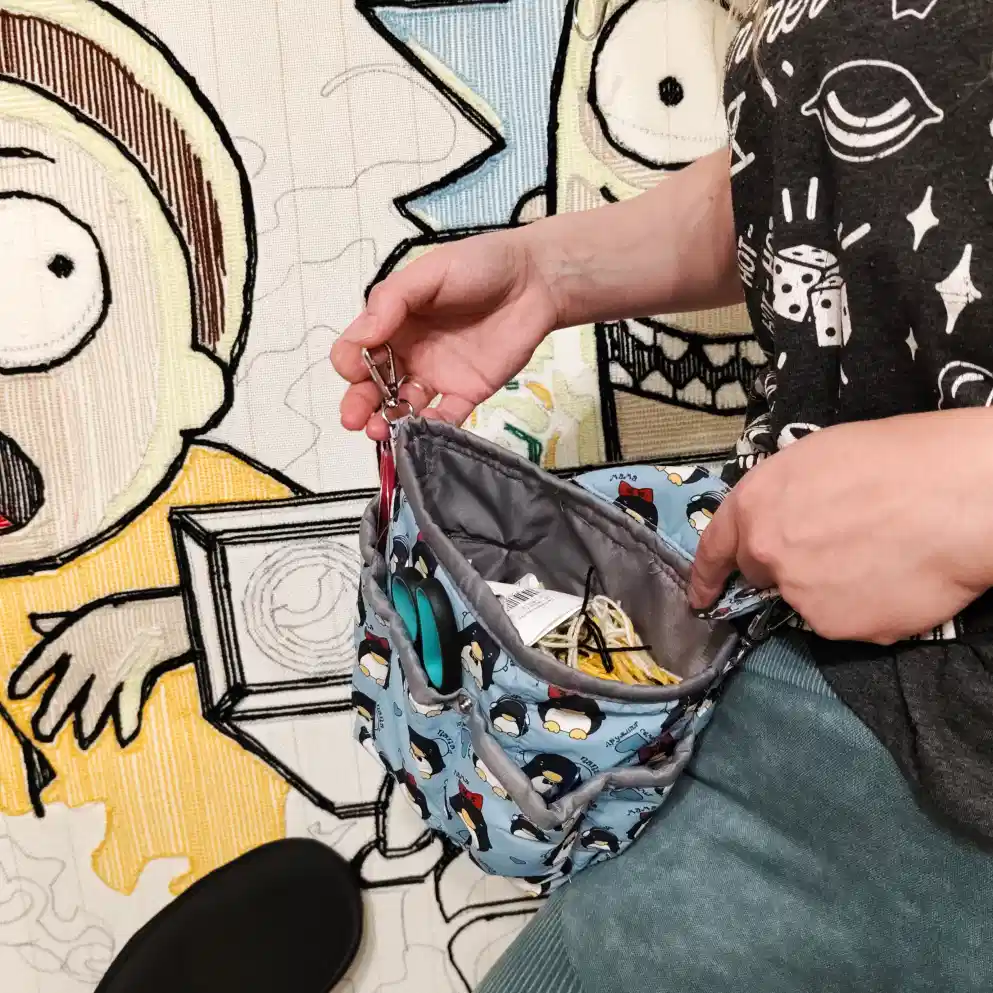 Фото этапа "Тестовая забивка ворса" для ковра: Изготовление тафтингового ковра на заказ: кейс ковра с Риком и Морти