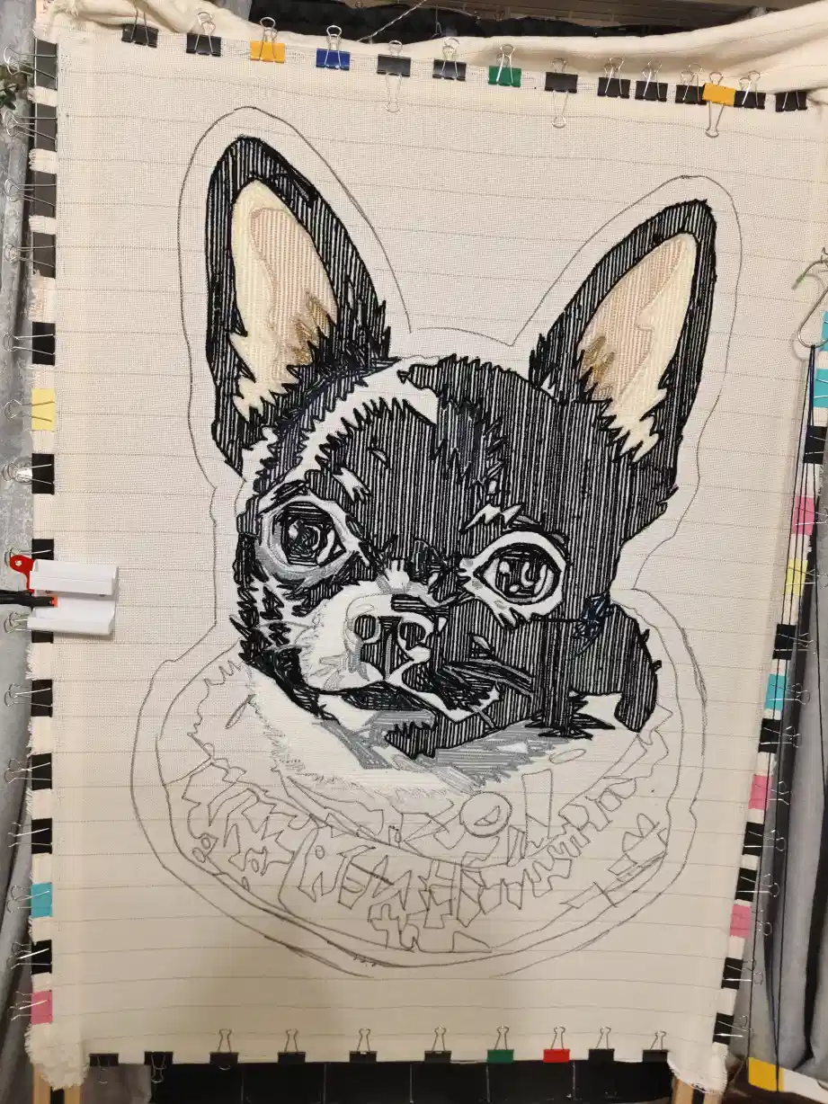 Фото этапа "Забивка ворсом" для ковра: Ковёр по фотографии на заказ — тафтинг с характером