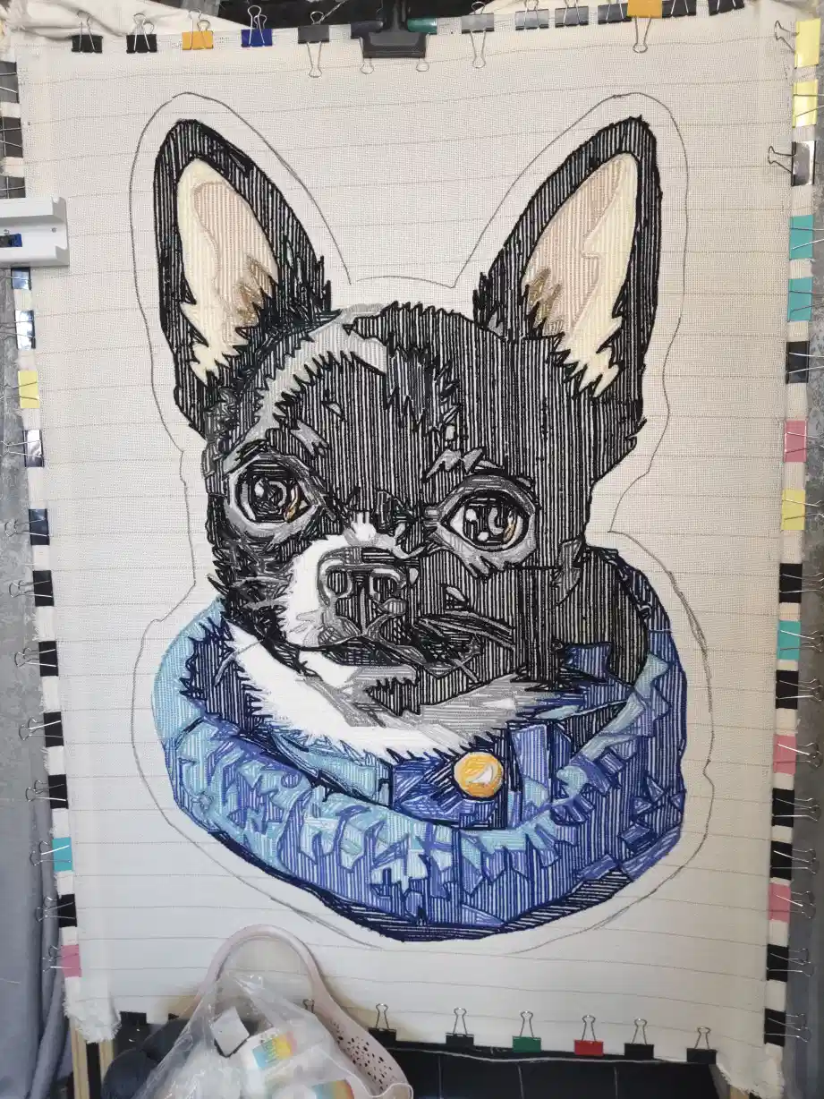 Фото этапа "Забивка ворсом" для ковра: Ковёр по фотографии на заказ — тафтинг с характером