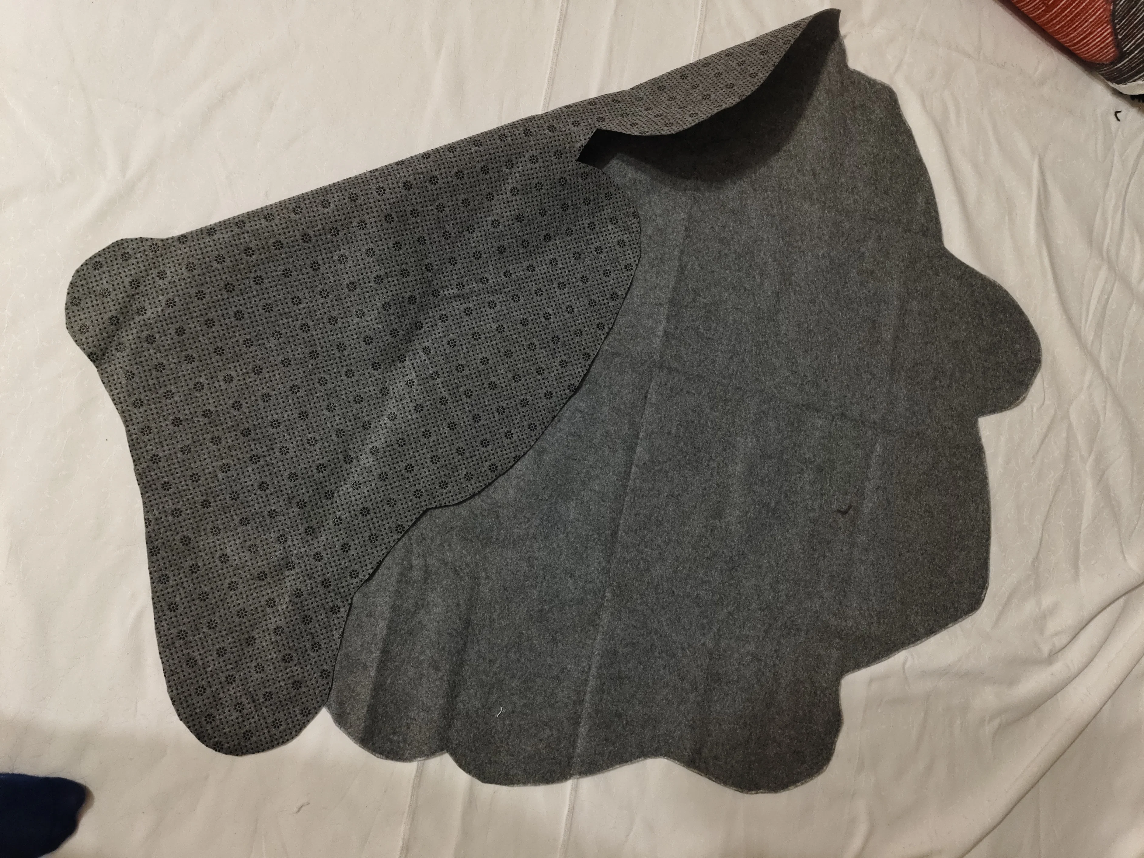 Фото этапа "Обработка задника" для ковра: Тафтинговый ковер World of Warcraft (Орда) — ручная работа для геймерского интерьера