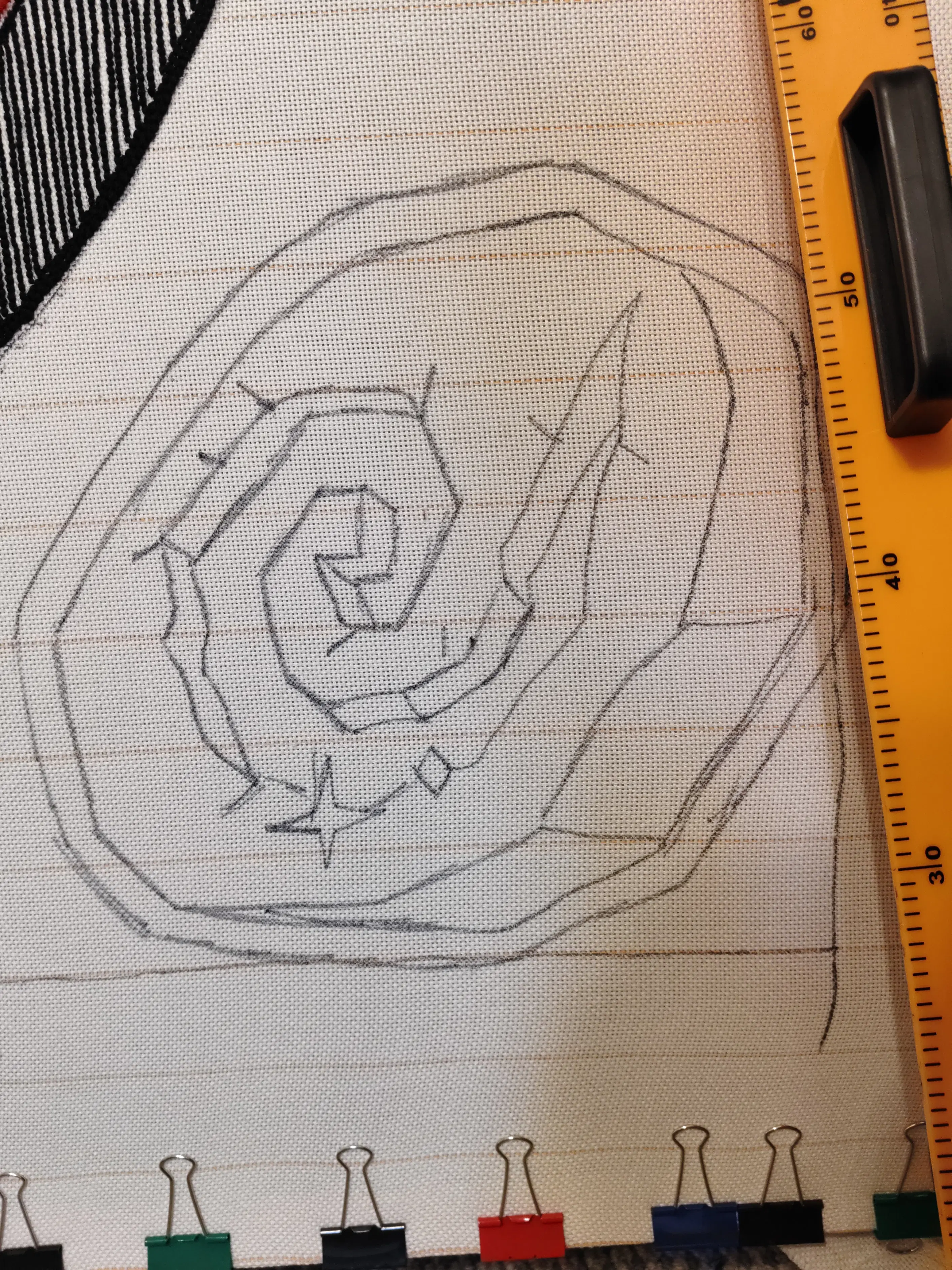 Фото этапа "Отрисовка макета на ткани" для ковра: Настенный тафтинговый ковер с камнем телепортации — ручная работа