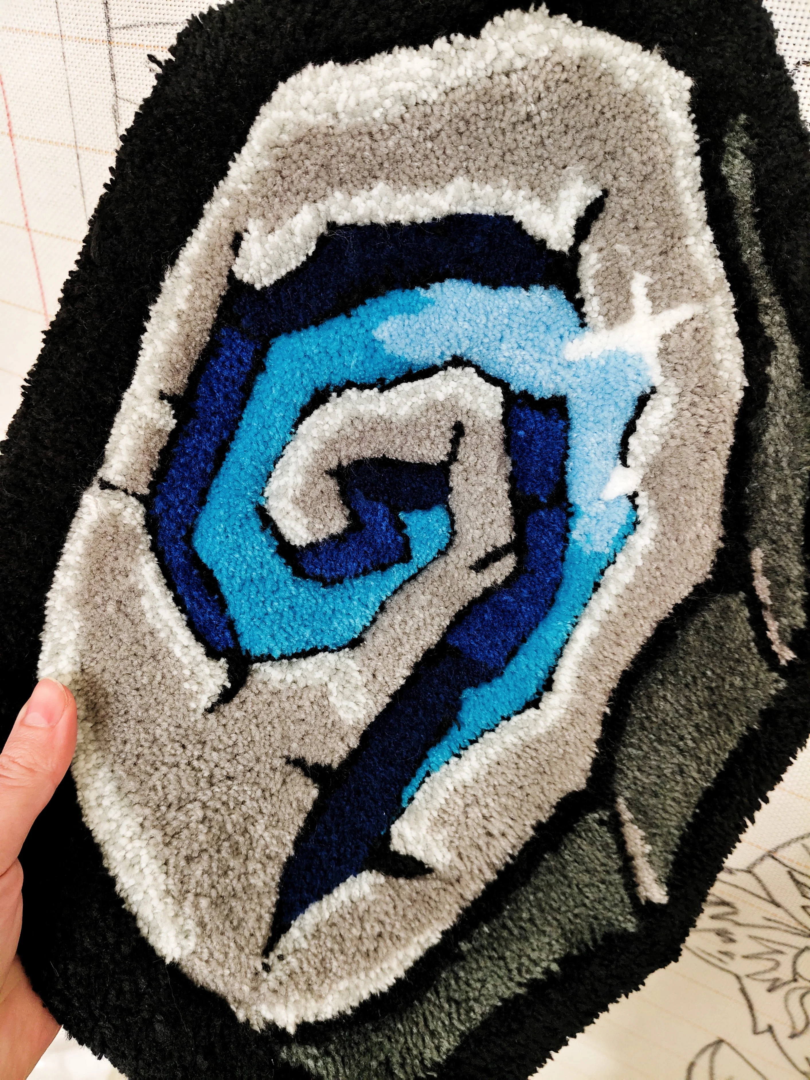 Фото этапа "Итоговый отчет" для ковра: Настенный тафтинговый ковер с камнем телепортации — ручная работа