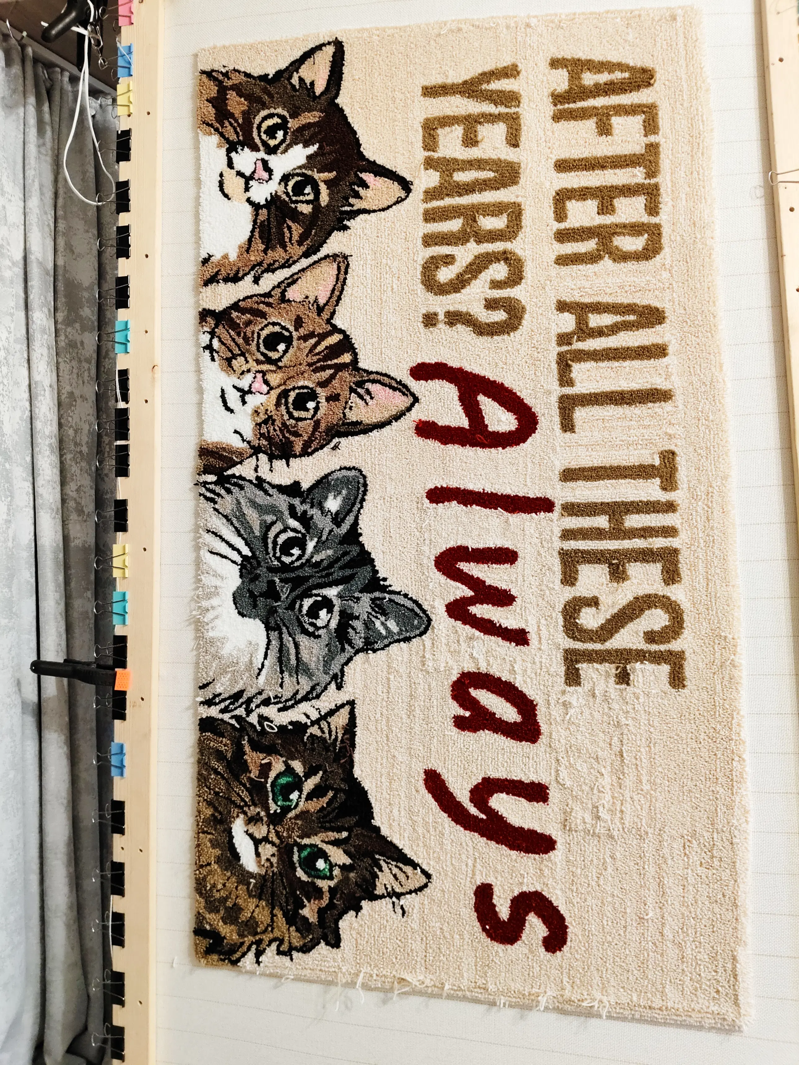 Фото этапа "Забивка ворсом" для ковра: Тафтинг ковров на заказ: как создаётся премиальный ковёр и почему его выбирают