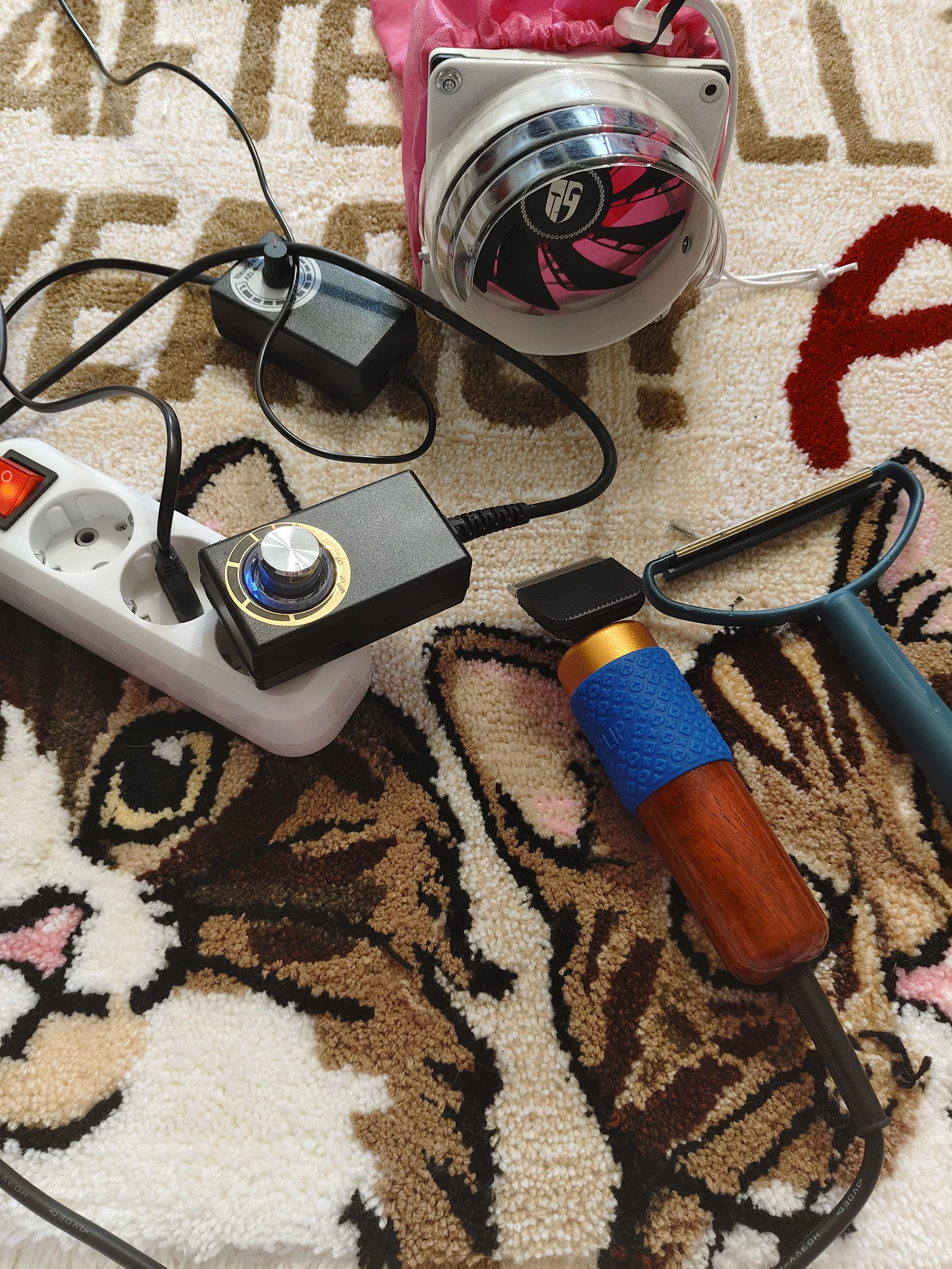 Фото этапа "Стрижка ворса" для ковра: Тафтинг ковров на заказ: как создаётся премиальный ковёр и почему его выбирают