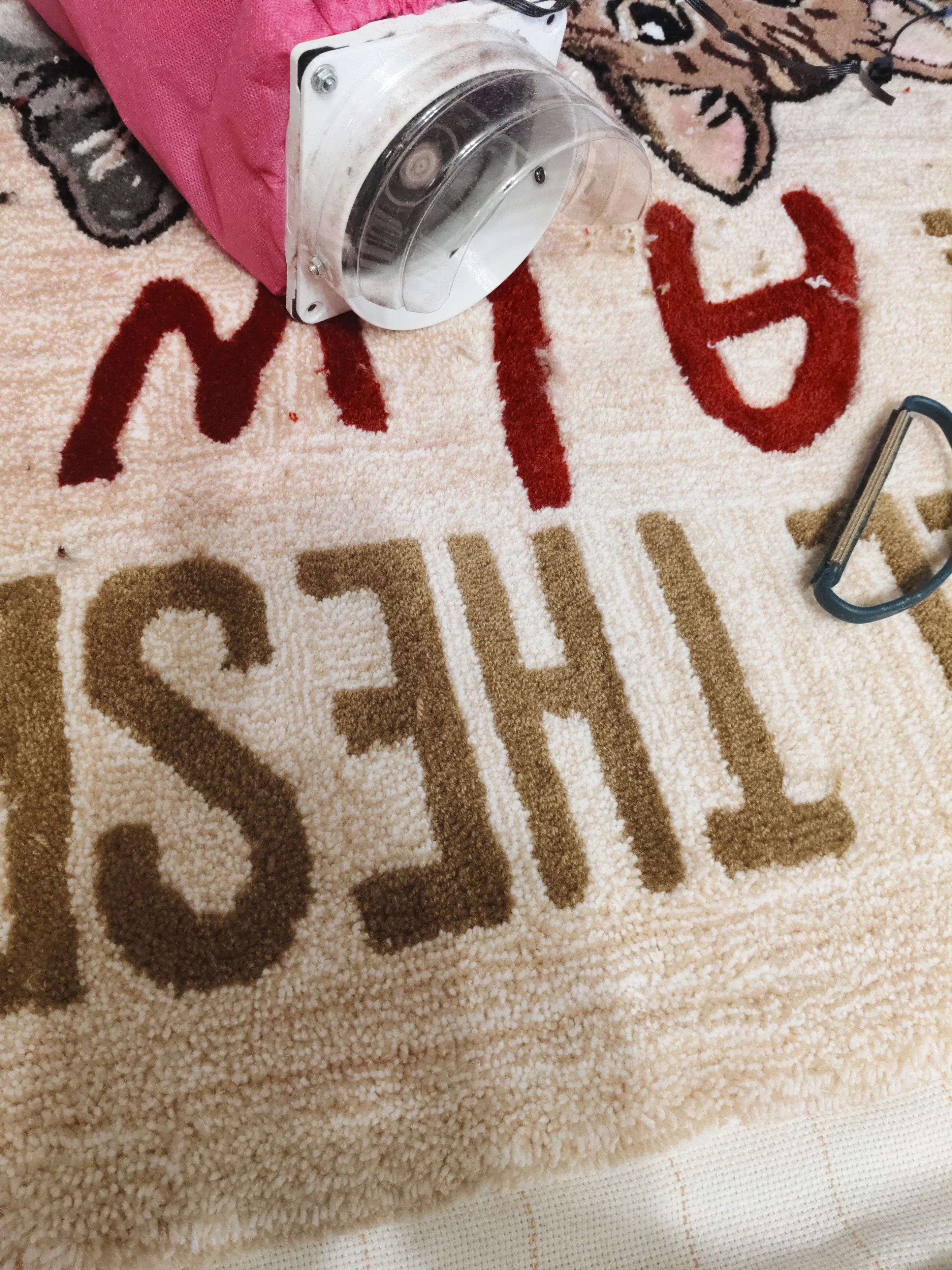 Фото этапа "Стрижка ворса" для ковра: Тафтинг ковров на заказ: как создаётся премиальный ковёр и почему его выбирают