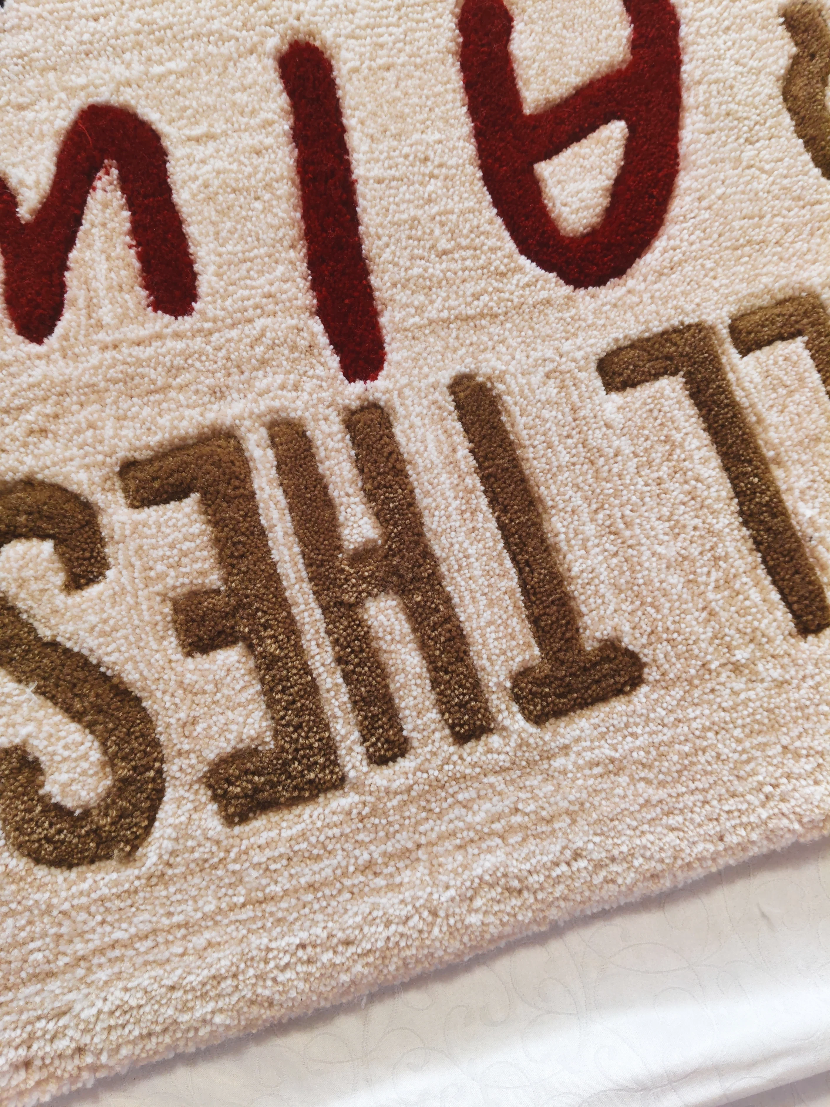 Фото этапа "Стрижка ворса" для ковра: Тафтинг ковров на заказ: как создаётся премиальный ковёр и почему его выбирают