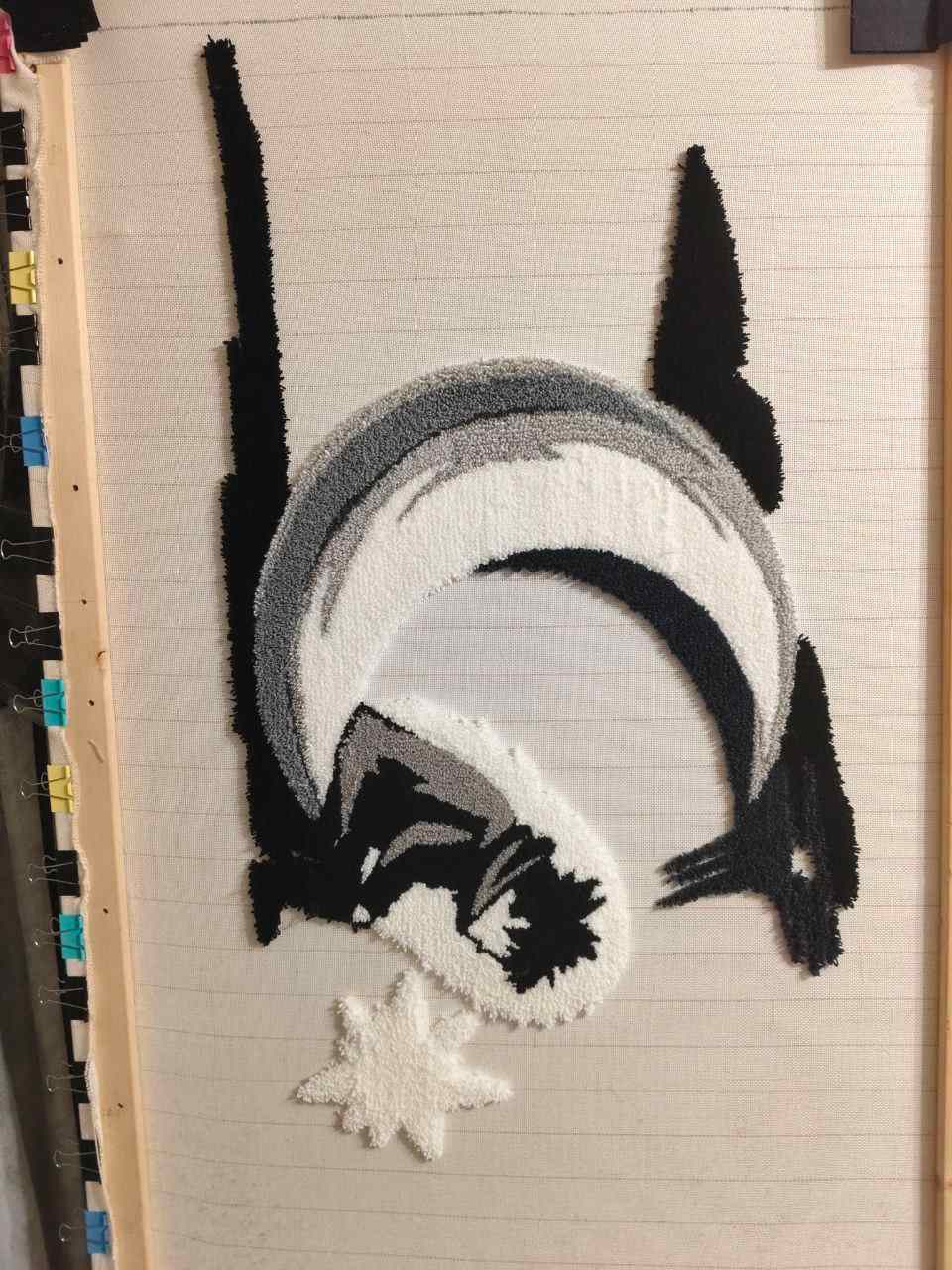 Фото этапа "Тестовая забивка ворса" для ковра: Тафтинговый ковер ручной работы по индивидуальному эскизу