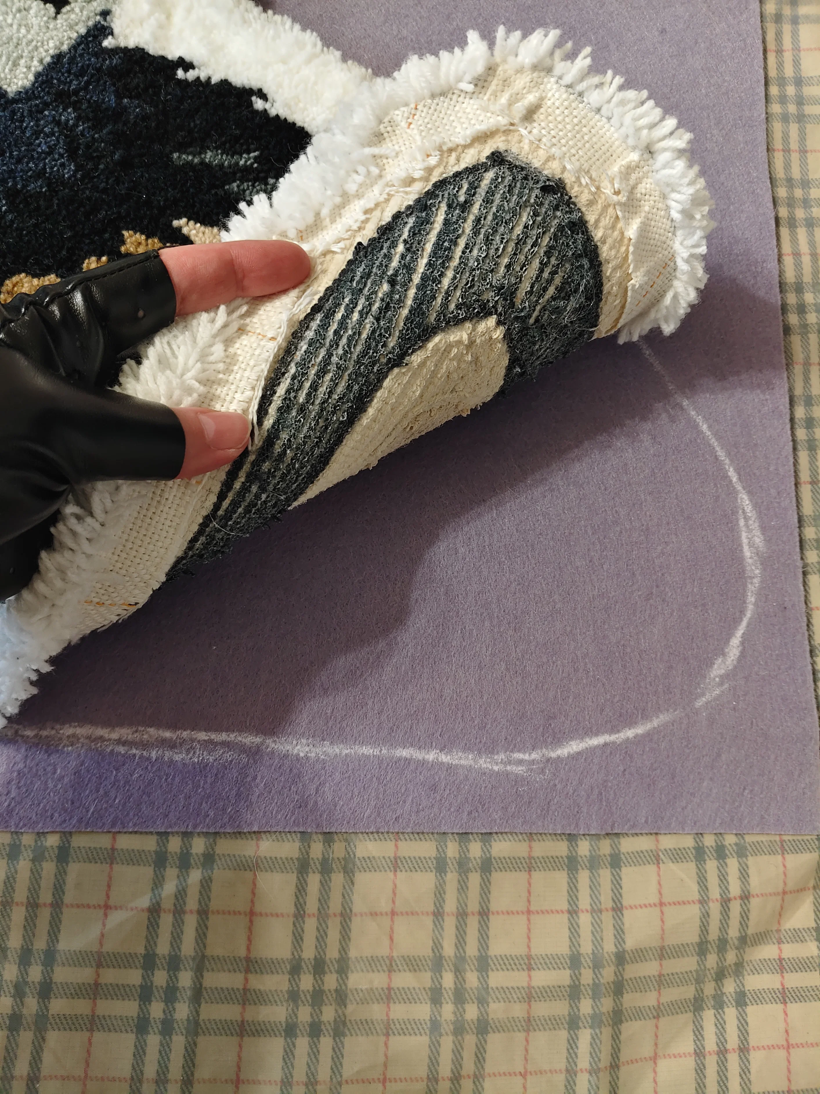 Фото этапа "Обработка задника" для ковра: Ковёр по фотографии на заказ — тафтинг с характером