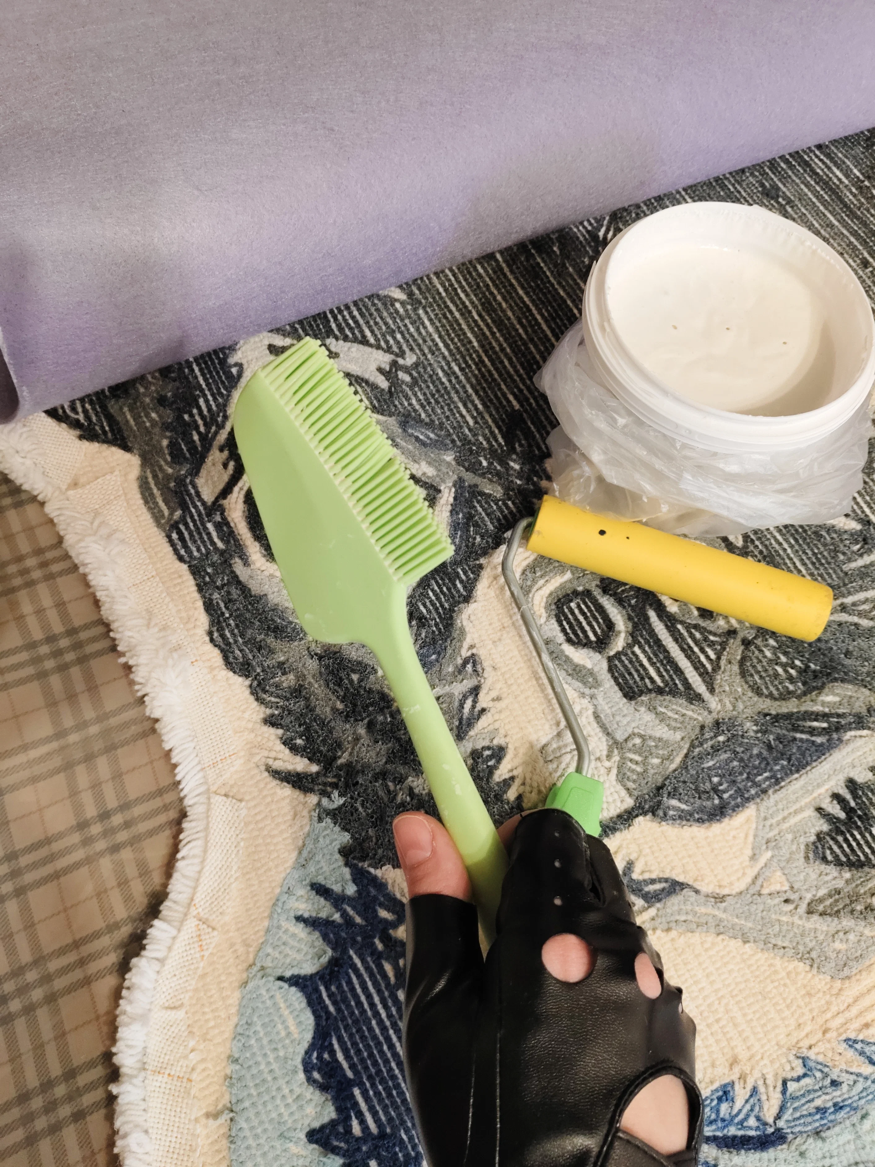 Фото этапа "Обработка задника" для ковра: Ковёр по фотографии на заказ — тафтинг с характером