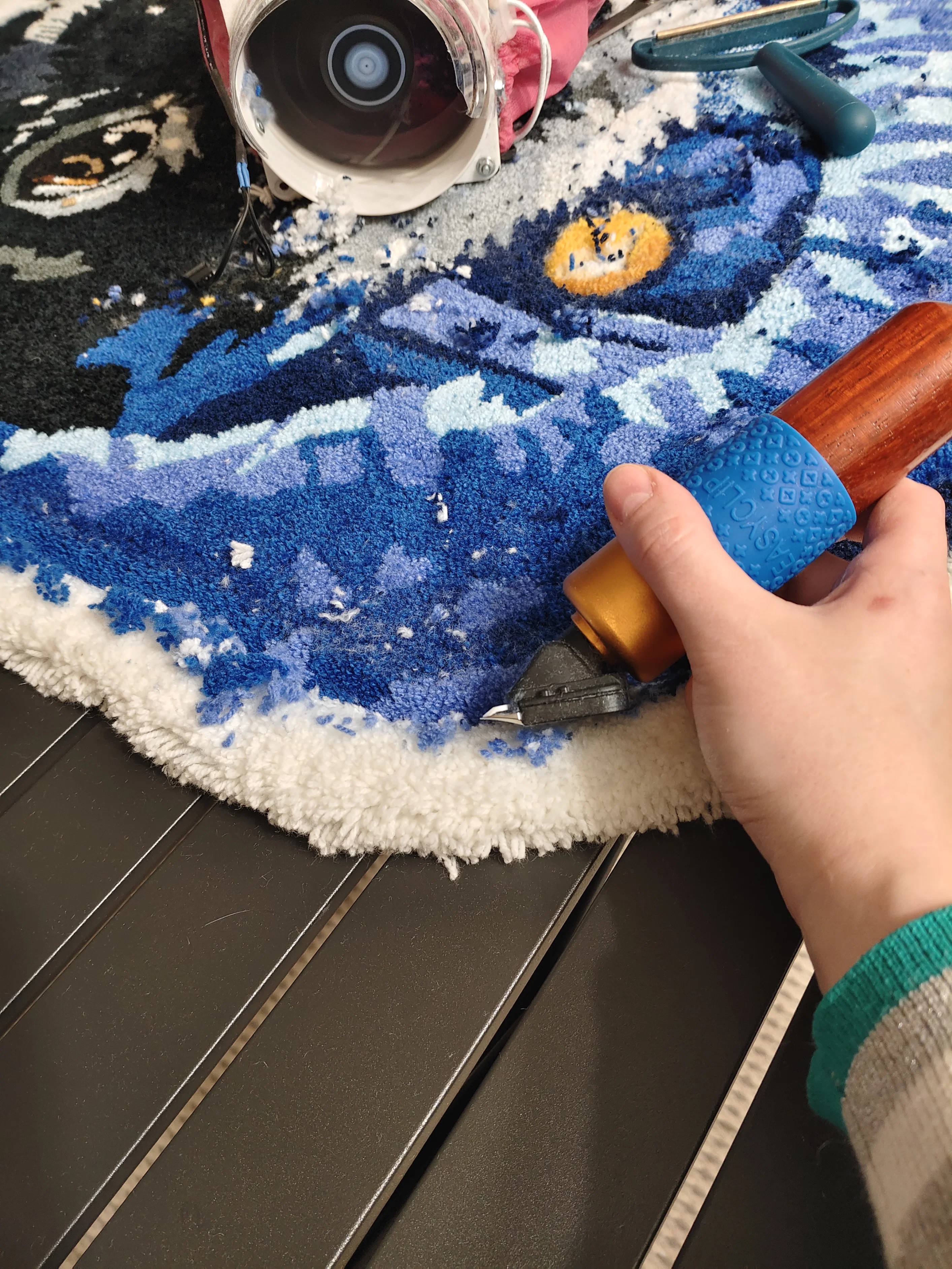 Фото этапа "Стрижка ворса" для ковра: Ковёр по фотографии на заказ — тафтинг с характером