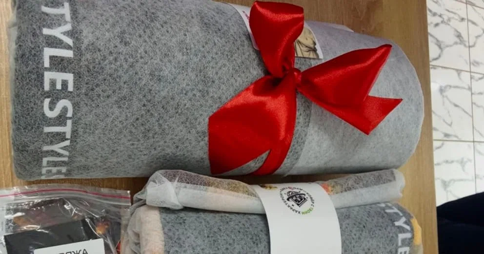 Фото этапа "Результат работы" для ковра: Тафтинговый ковёр Warhammer: символ Инквизиции на чёрном фоне