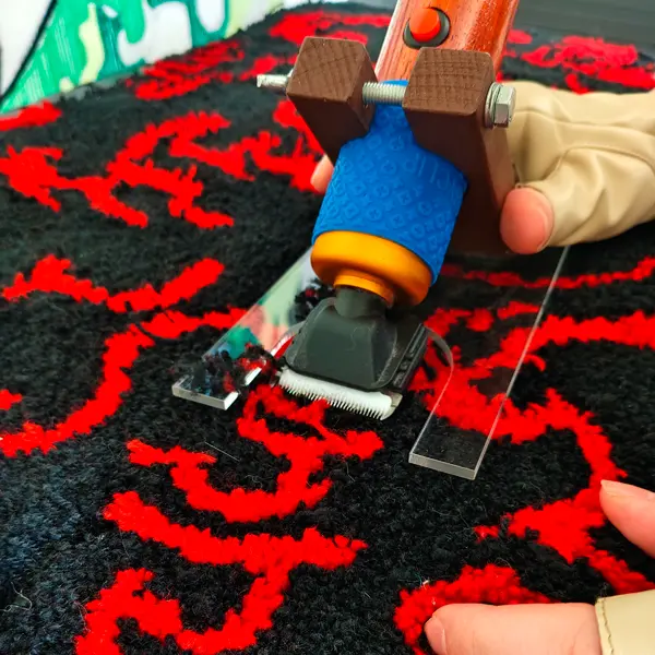 промежуточная подрезка ворса при изготовлении ковра в автомобиль