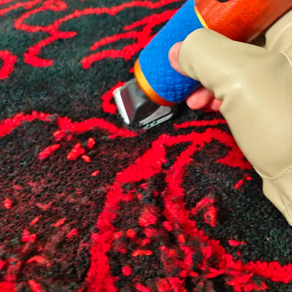 финальная стрижка ворса при изготовлении ковра в автомобиль